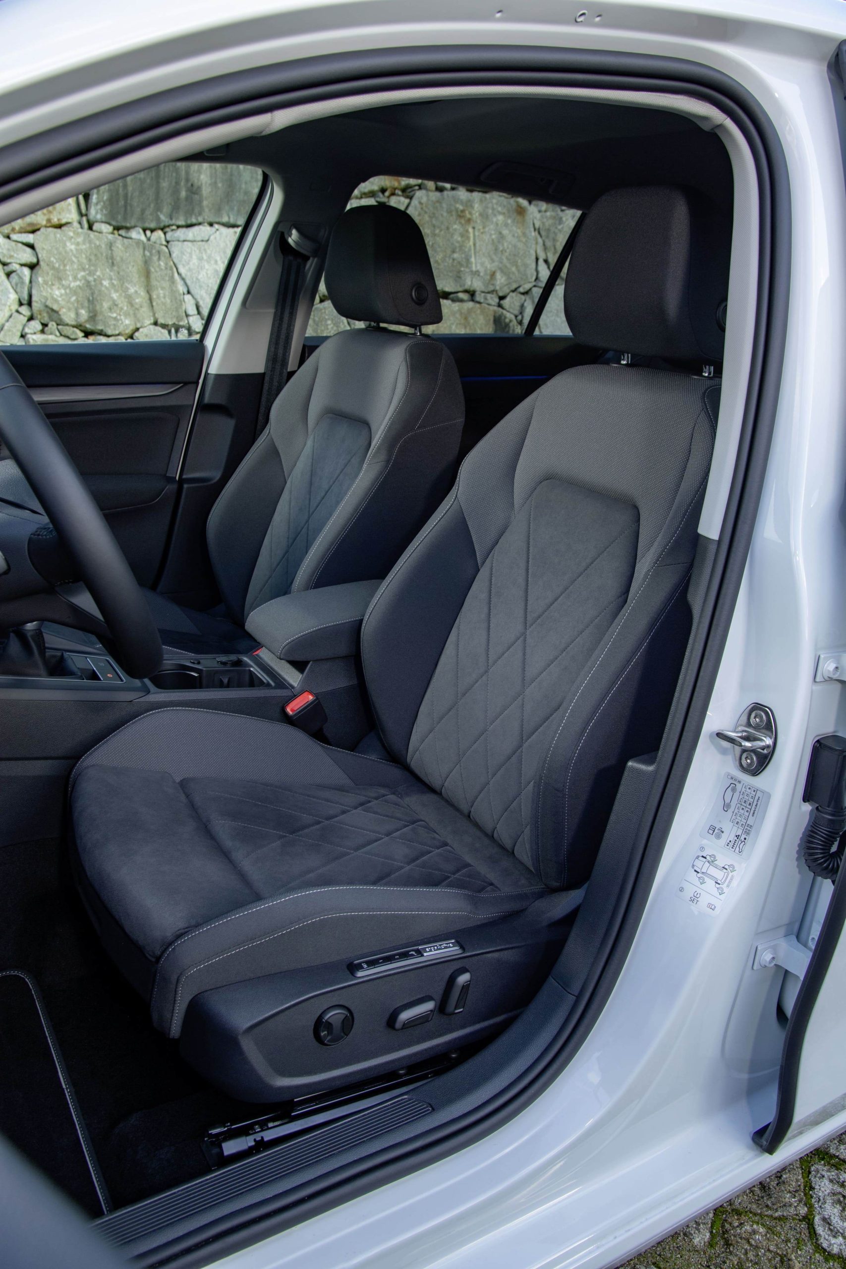 Volkswagen Golf 2025 | Hình ảnh chi tiết, Thông số kỹ thuật và Giá bán mới nhất